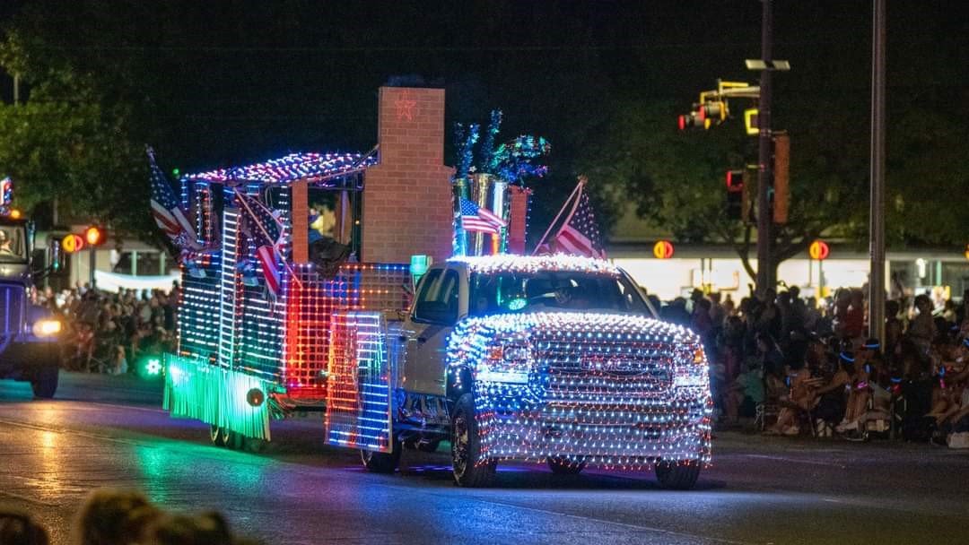 Hernandez Plumbing continues long tradition of awardwining floats in